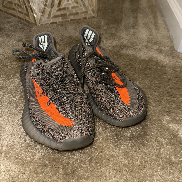 Boy, Yeezy’s 5 1/2 - Picture 2 of 3